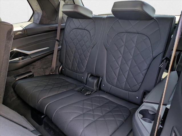 Vehicle image 14 of 30