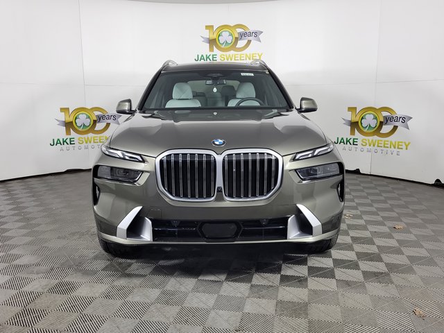 2026 BMW X7 xDrive40i Image 2 of 25