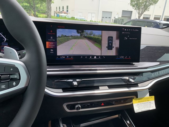 2026 BMW X7 xDrive40i Image 24 of 37