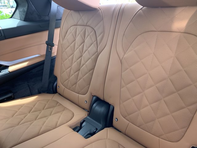 2026 BMW X7 xDrive40i Image 33 of 37