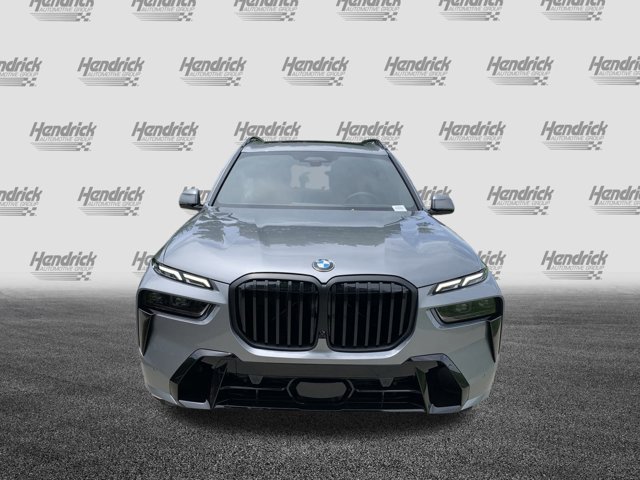 2026 BMW X7 xDrive40i Image 2 of 37