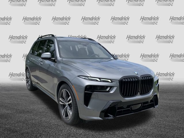 2026 BMW X7 xDrive40i Image 3 of 37