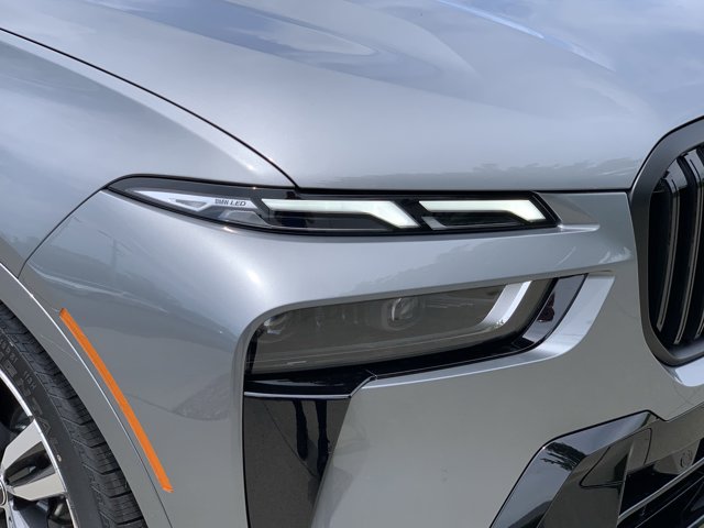 2026 BMW X7 xDrive40i Image 10 of 37