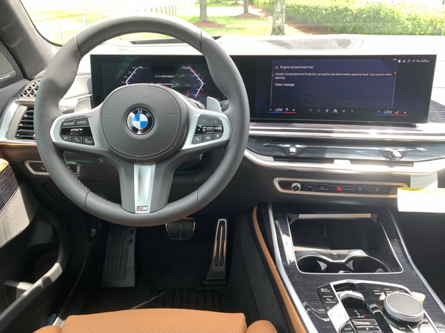 2026 BMW X7 xDrive40i Image 18 of 37