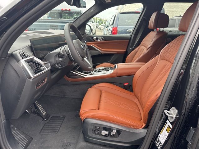 2026 BMW X7 xDrive40i Image 11 of 41