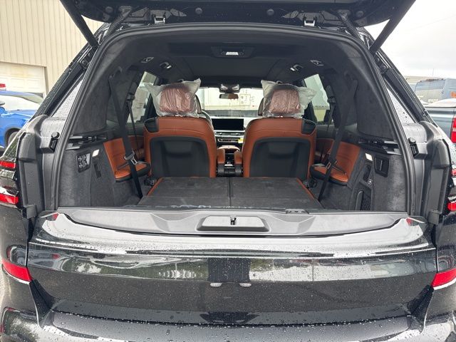2026 BMW X7 xDrive40i Image 8 of 41