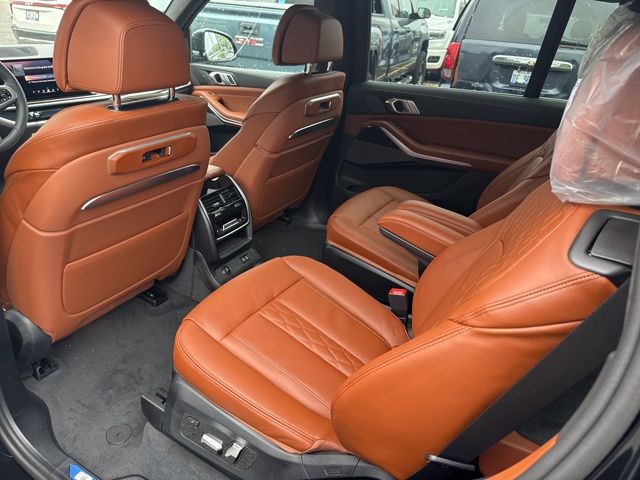 2026 BMW X7 xDrive40i Image 9 of 41