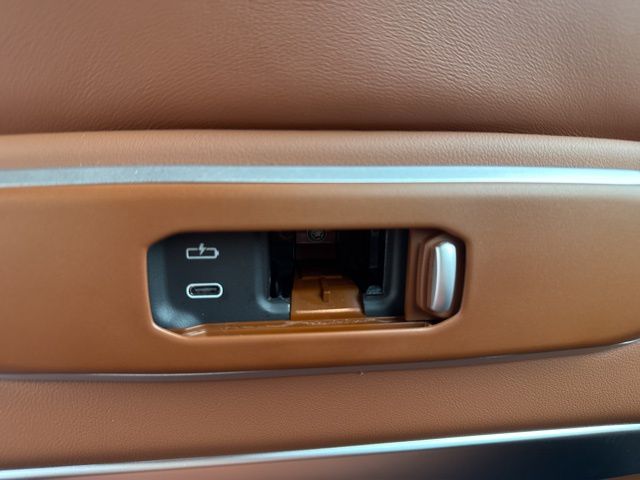 2026 BMW X7 xDrive40i Image 39 of 41