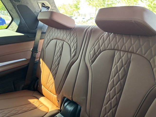 2026 BMW X7 xDrive40i Image 13 of 37