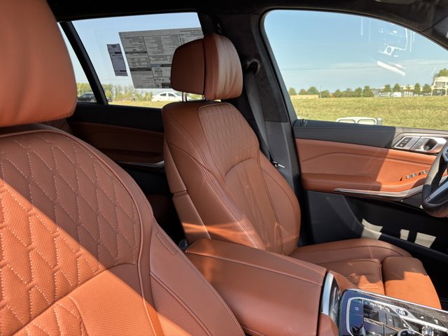 2026 BMW X7 xDrive40i Image 15 of 37