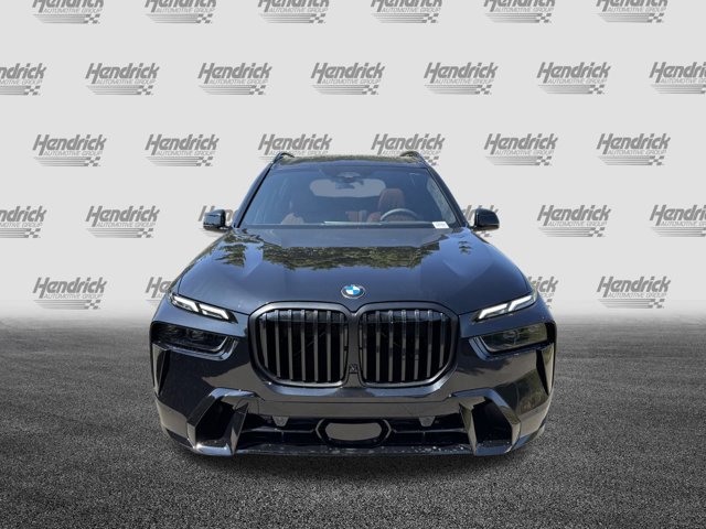 2026 BMW X7 xDrive40i Image 2 of 37
