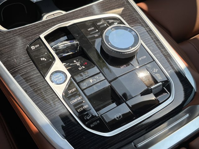 2026 BMW X7 xDrive40i Image 28 of 37