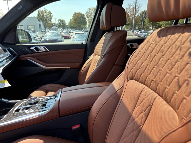 2026 BMW X7 xDrive40i Image 16 of 37
