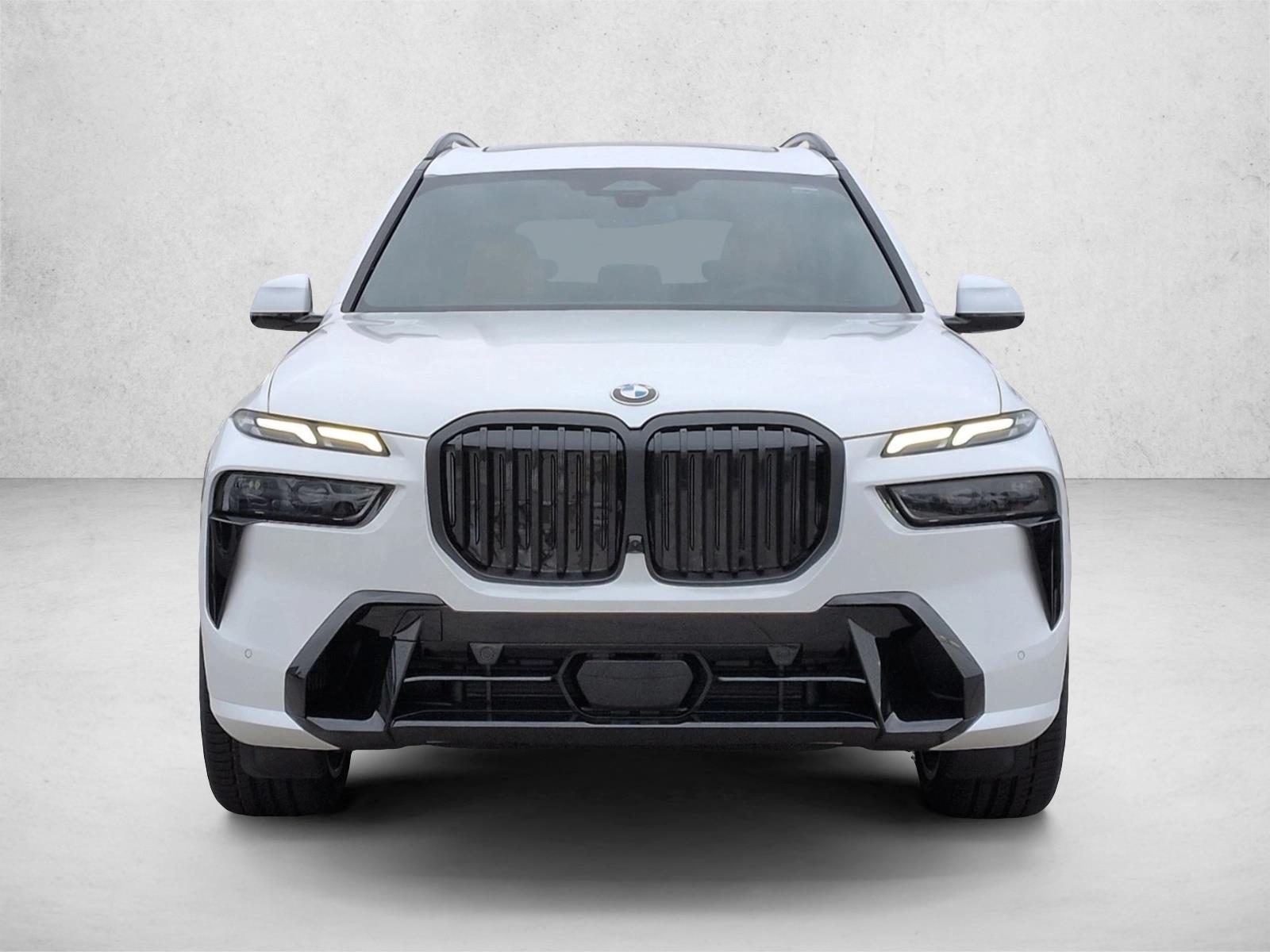 2026 BMW X7 xDrive40i Image 2 of 18