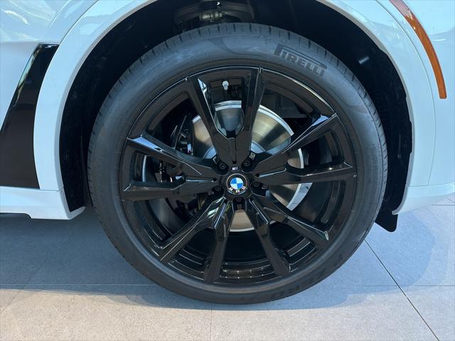 2026 BMW X7 xDrive40i Image 6 of 16