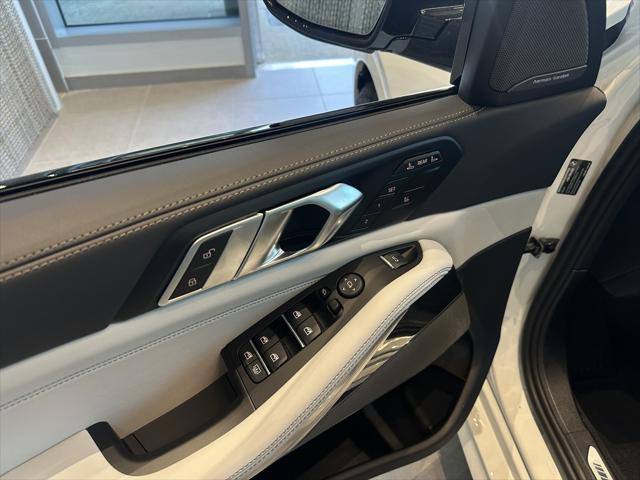 2026 BMW X7 xDrive40i Image 15 of 16