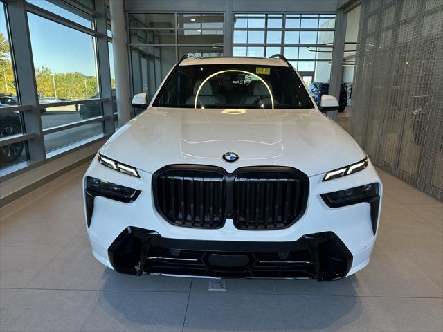 2026 BMW X7 xDrive40i Image 2 of 16