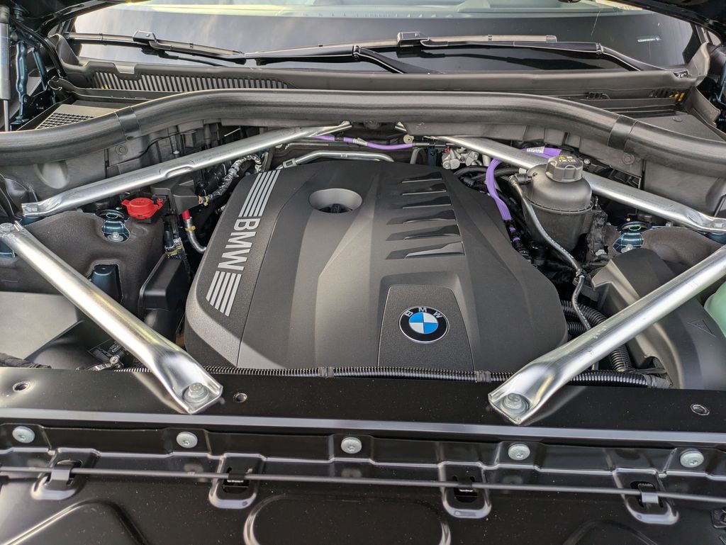 2026 BMW X7 xDrive40i Image 9 of 28