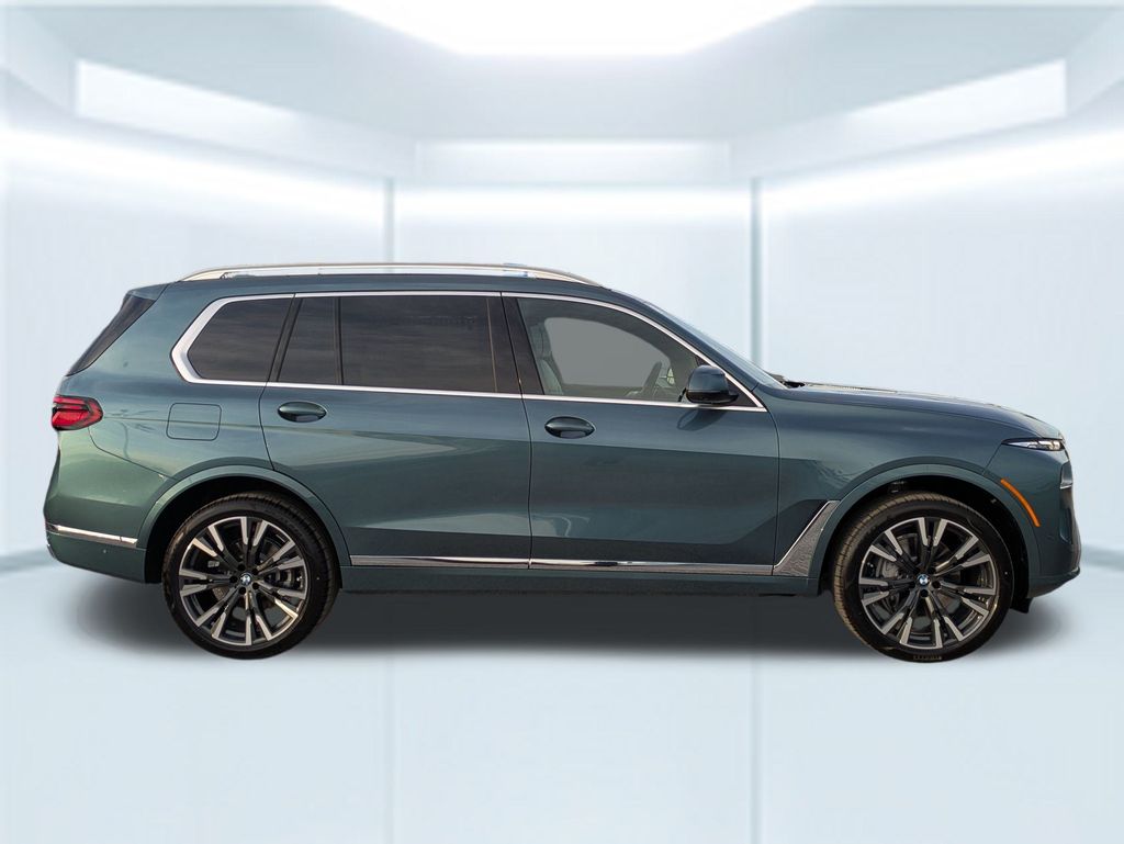 2026 BMW X7 xDrive40i Image 4 of 28