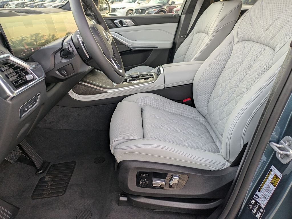 2026 BMW X7 xDrive40i Image 13 of 28