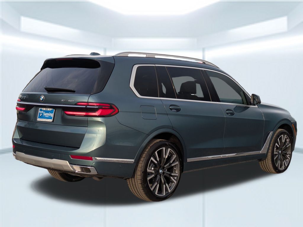 2026 BMW X7 xDrive40i Image 5 of 28