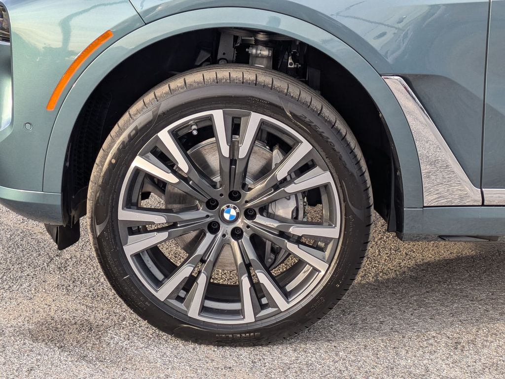 2026 BMW X7 xDrive40i Image 10 of 28