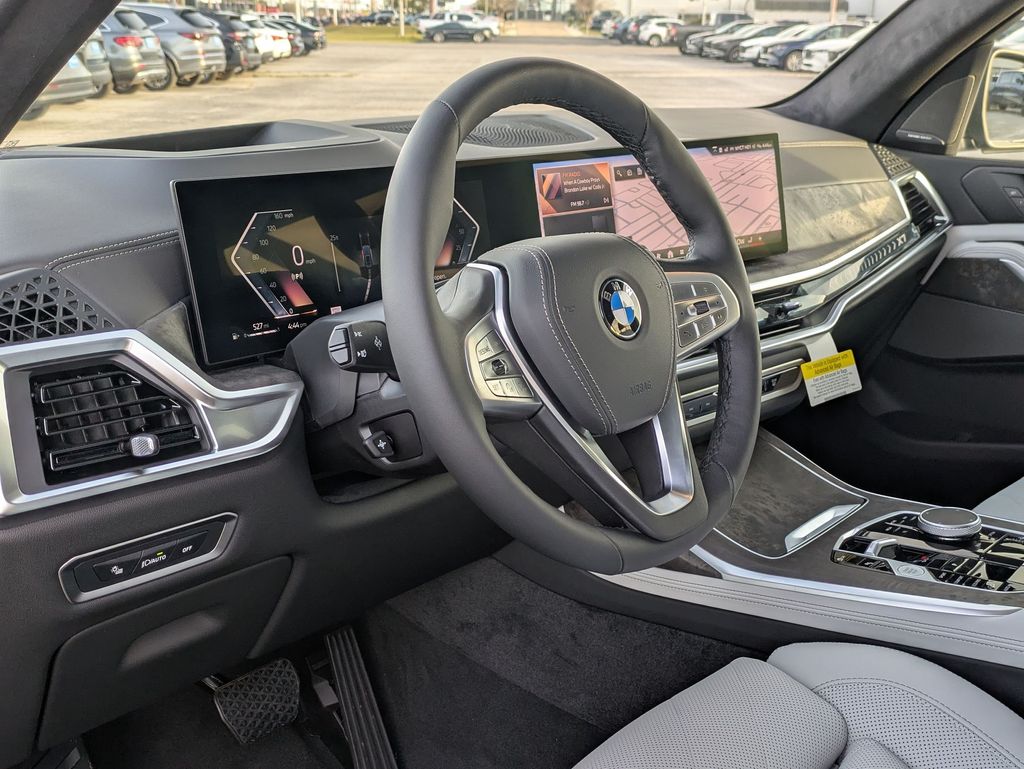 2026 BMW X7 xDrive40i Image 16 of 28