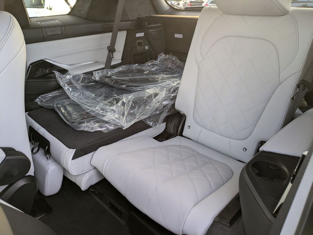 2026 BMW X7 xDrive40i Image 15 of 28