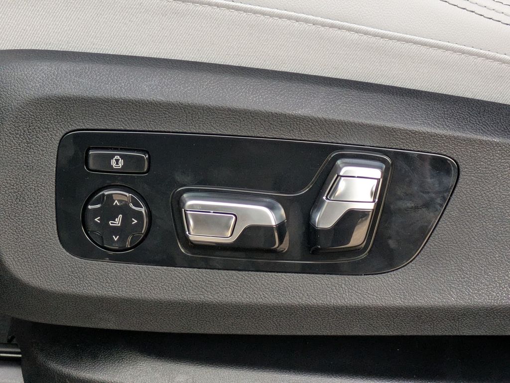 2026 BMW X7 xDrive40i Image 28 of 28