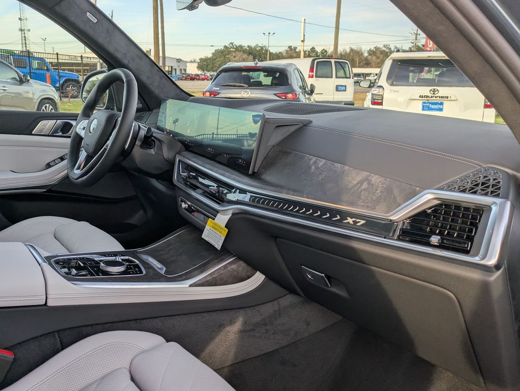 2026 BMW X7 xDrive40i Image 19 of 28