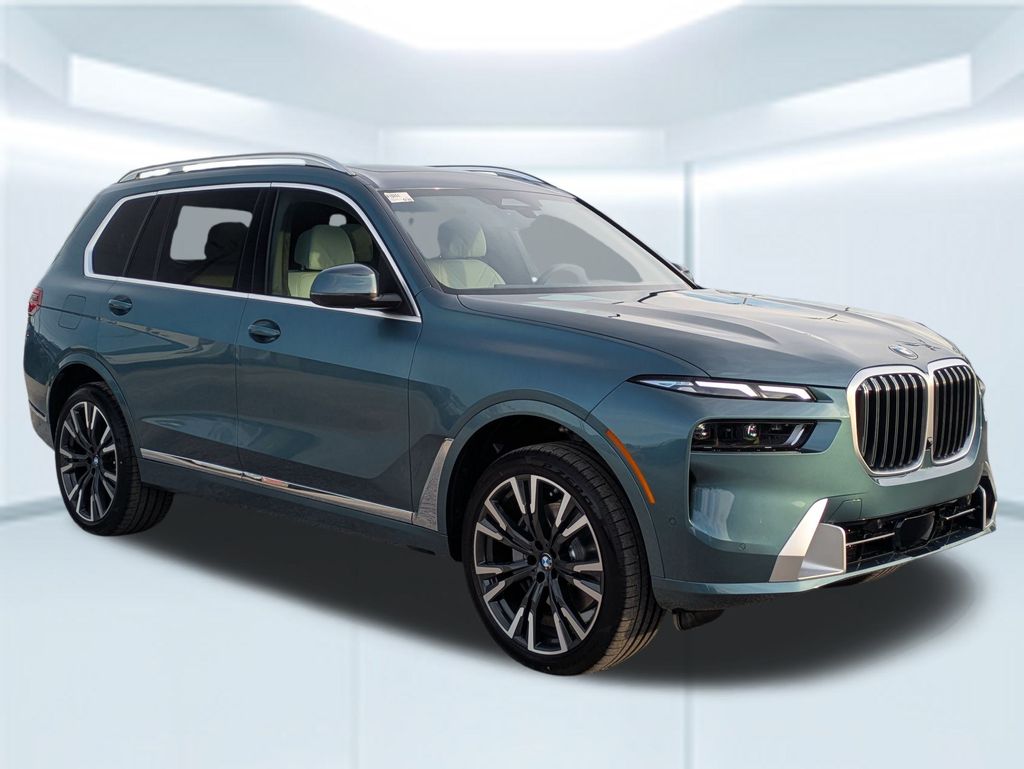 2026 BMW X7 xDrive40i Image 3 of 28