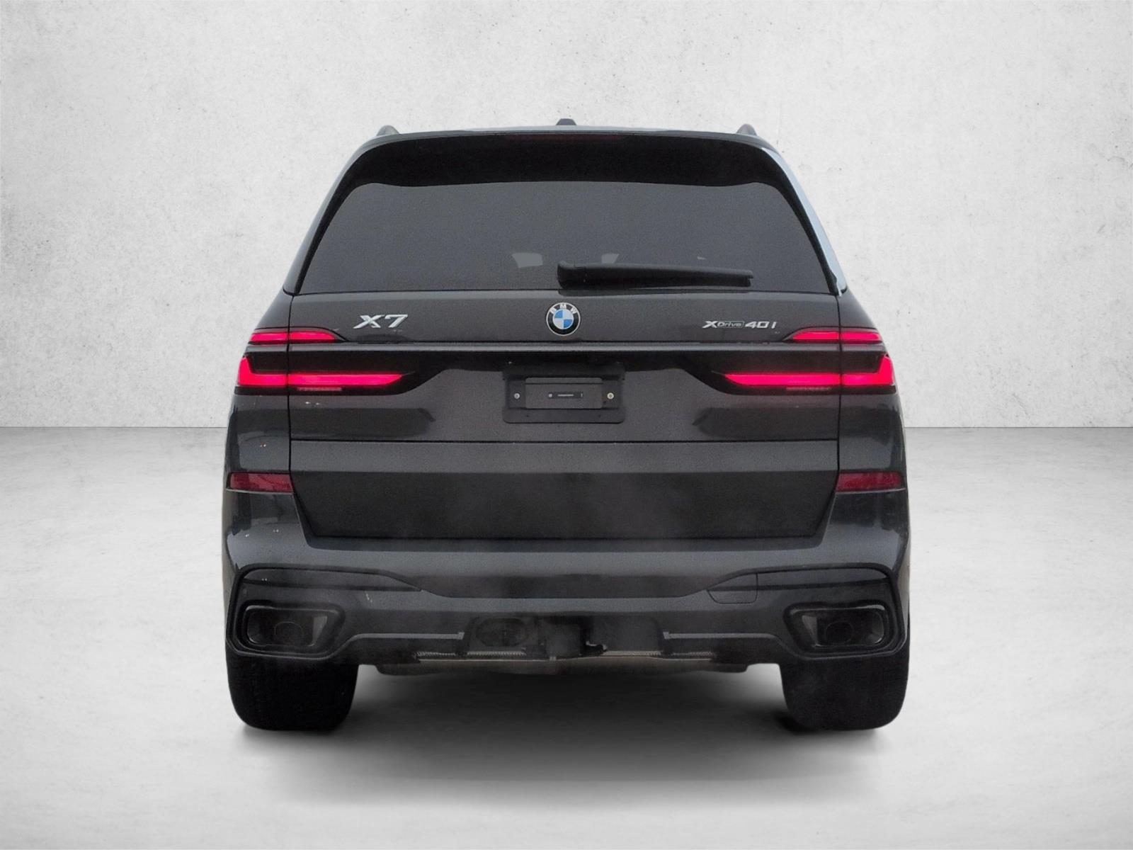 2026 BMW X7 xDrive40i Image 5 of 18