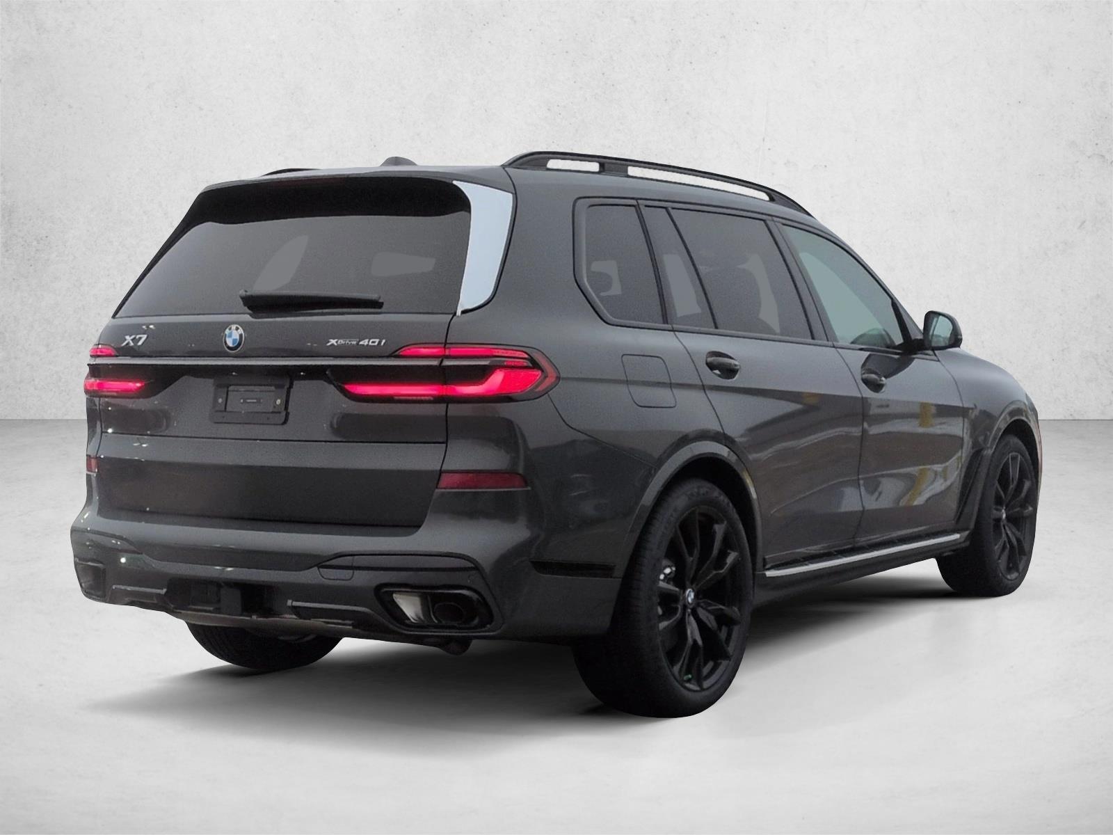 2026 BMW X7 xDrive40i Image 4 of 18