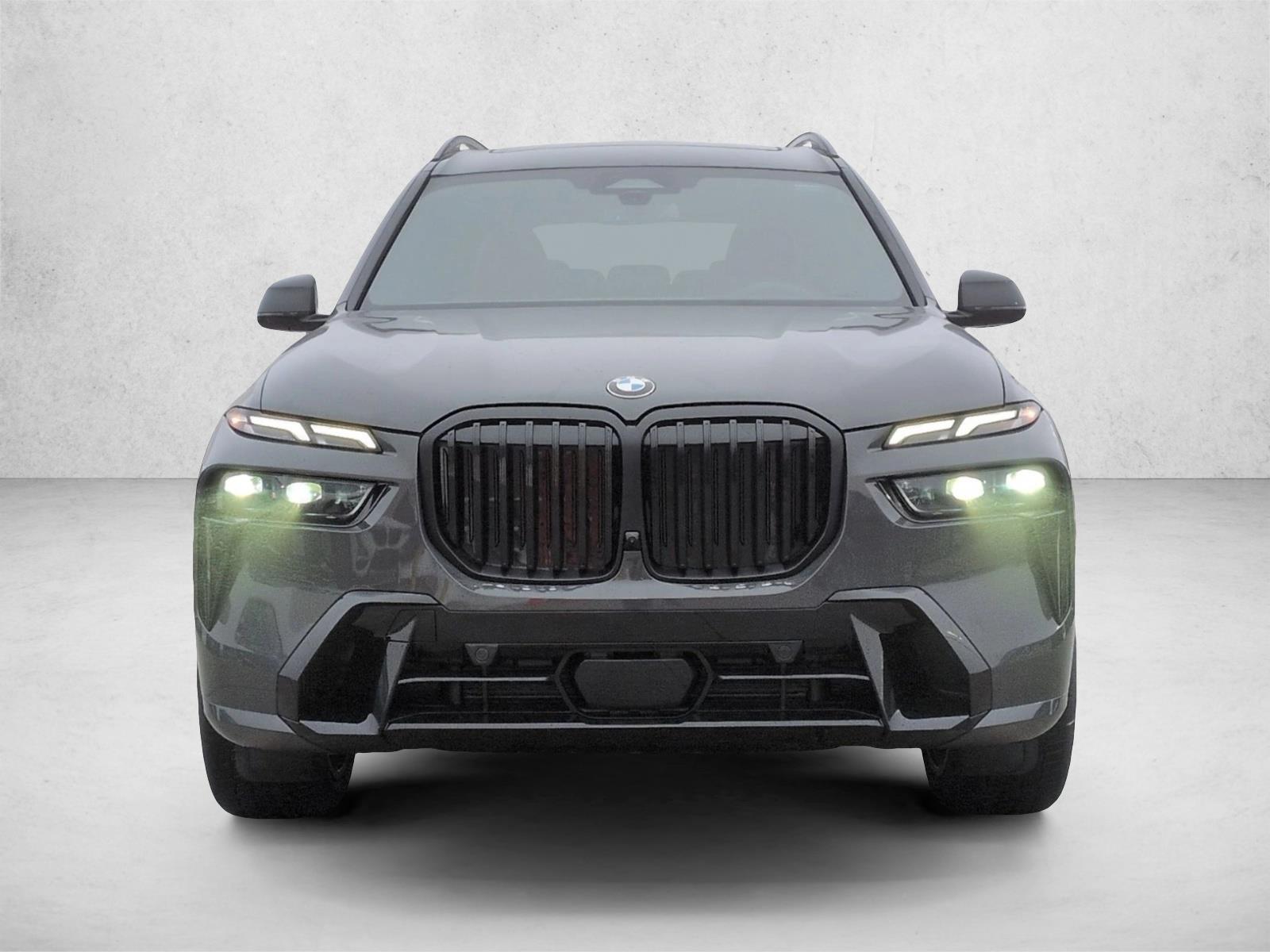 2026 BMW X7 xDrive40i Image 2 of 18