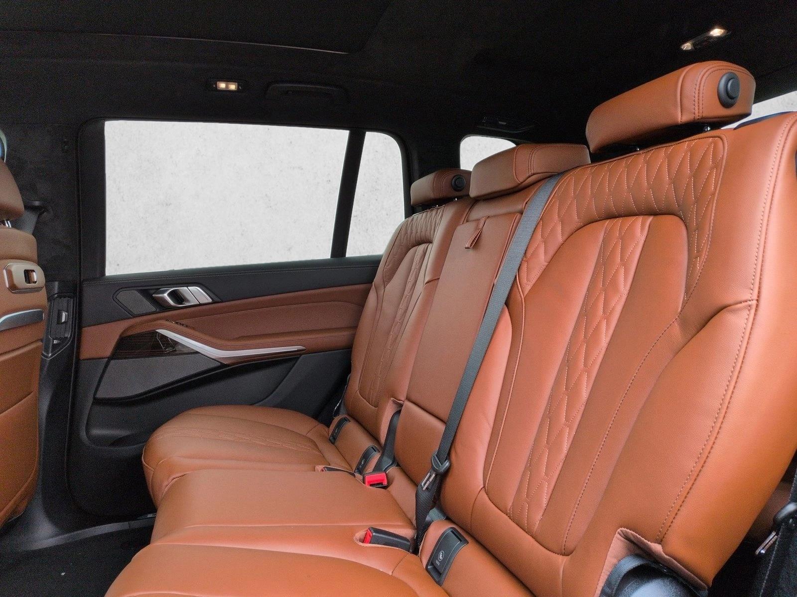 2026 BMW X7 xDrive40i Image 10 of 18