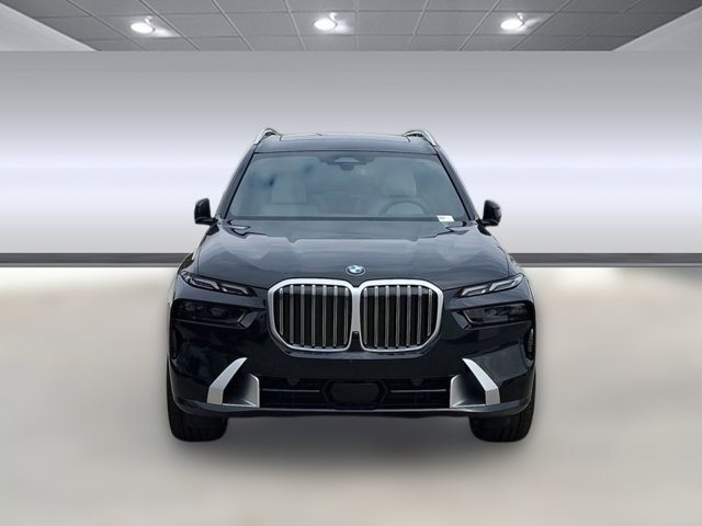 2026 BMW X7 xDrive40i Image 2 of 31