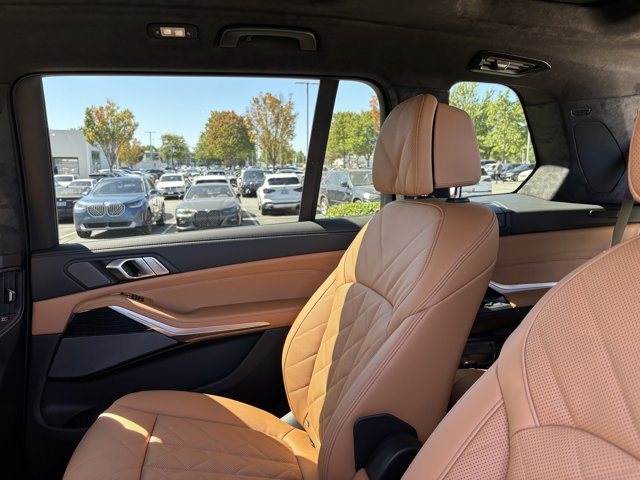 2026 BMW X7 xDrive40i Image 14 of 37