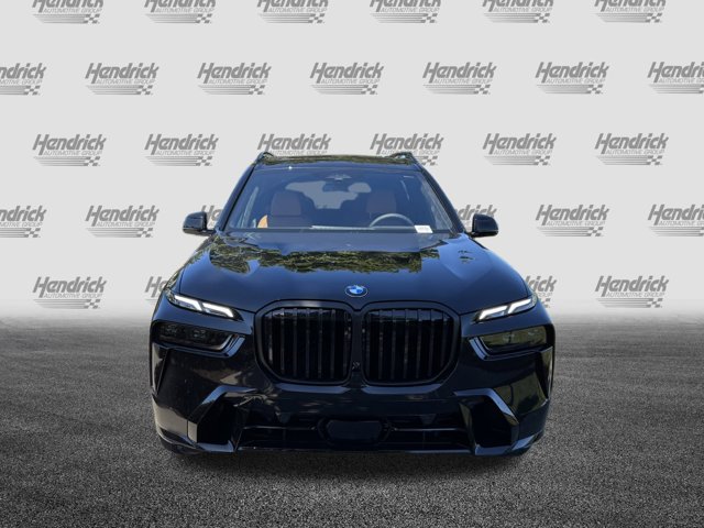 2026 BMW X7 xDrive40i Image 2 of 37