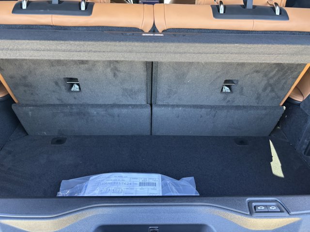 2026 BMW X7 xDrive40i Image 11 of 37