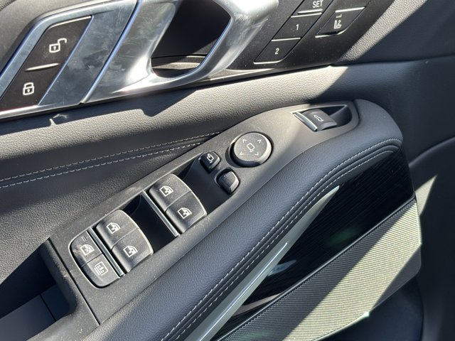 2026 BMW X7 xDrive40i Image 27 of 37