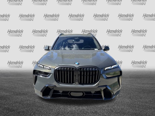 2026 BMW X7 xDrive40i Image 2 of 37
