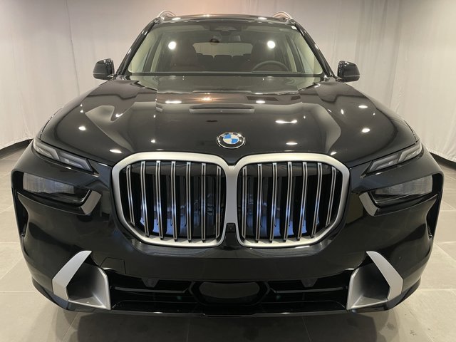 2026 BMW X7 xDrive40i Image 2 of 8