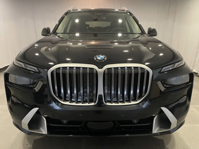 2026 BMW X7 xDrive40i Image 2 of 8