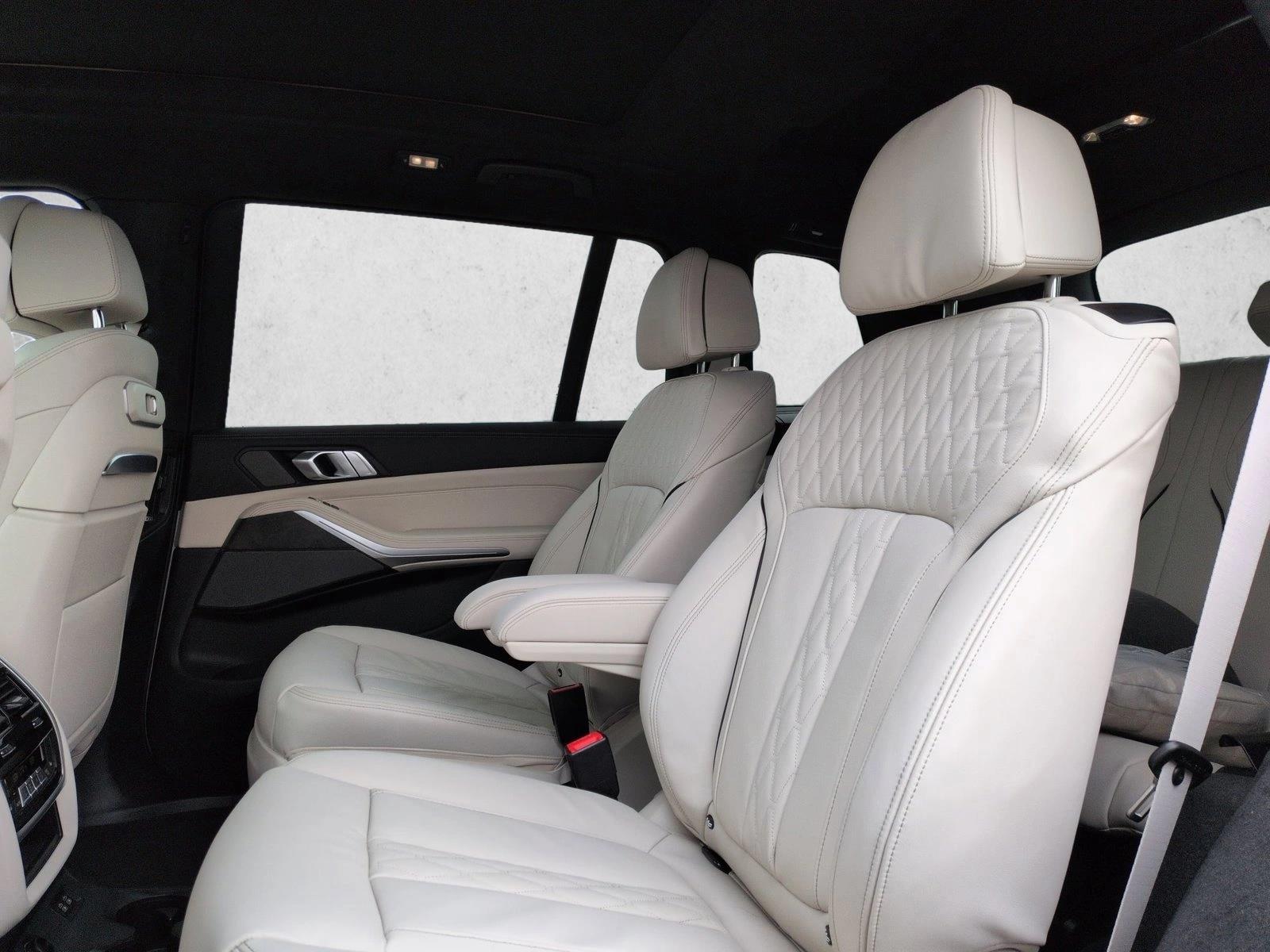 2026 BMW X7 xDrive40i Image 10 of 18