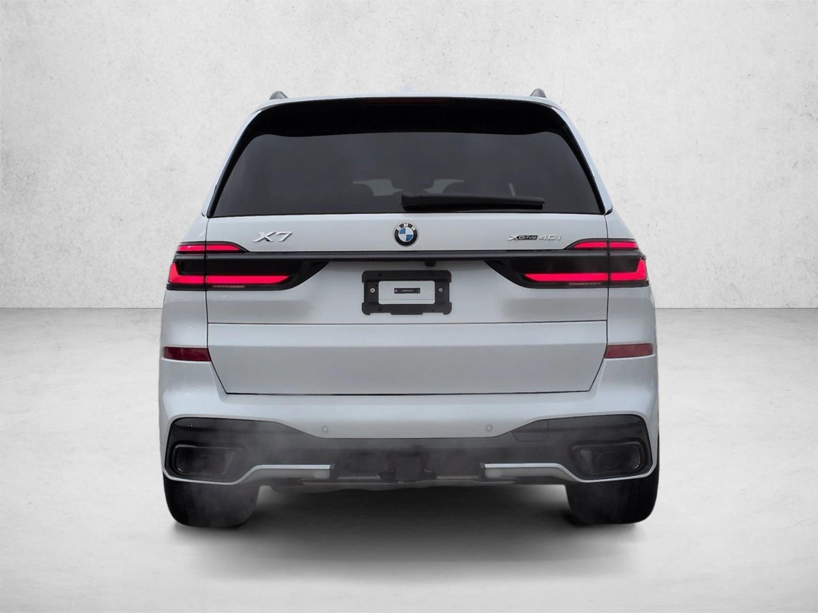 2026 BMW X7 xDrive40i Image 5 of 18