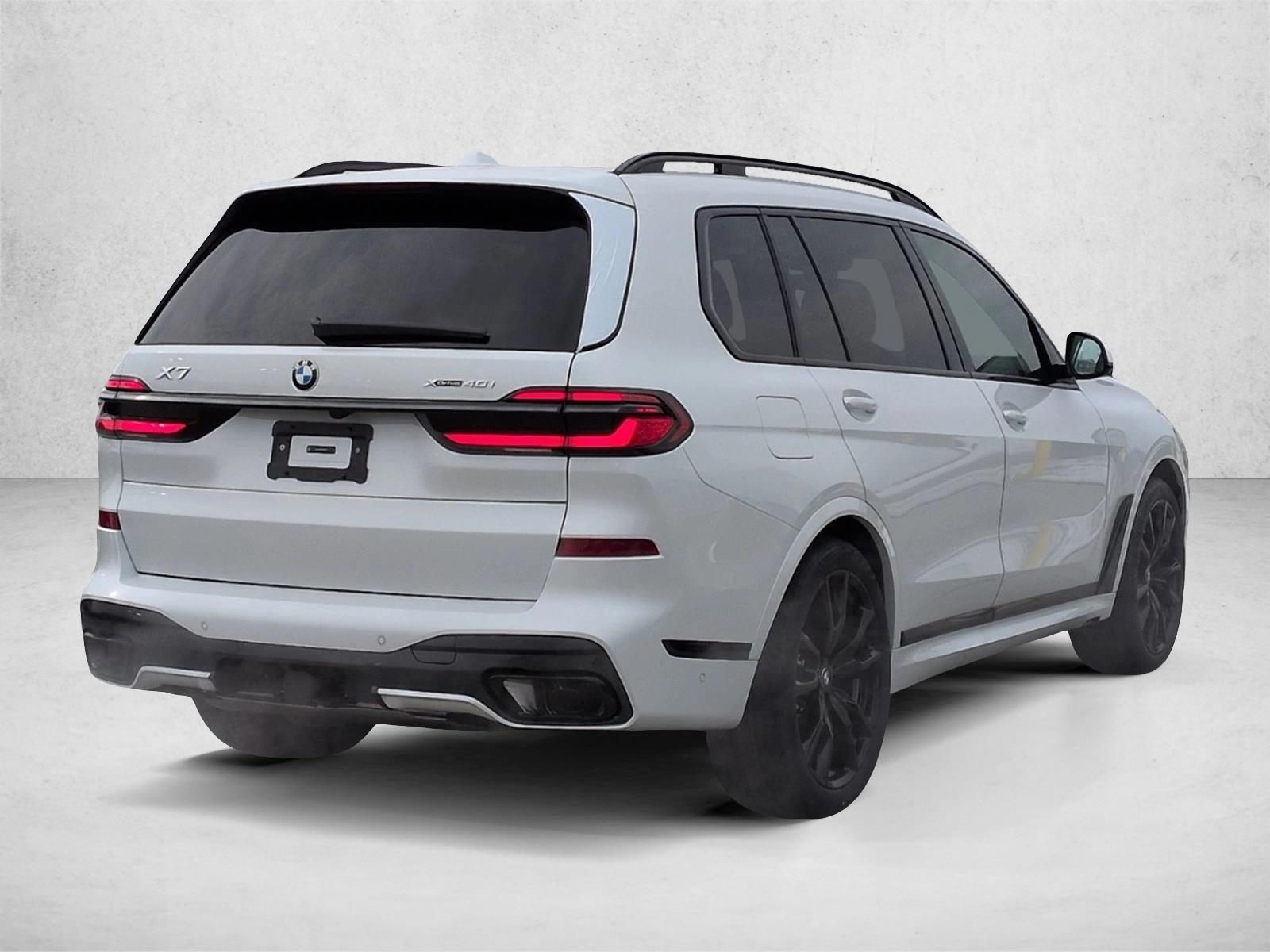2026 BMW X7 xDrive40i Image 4 of 18