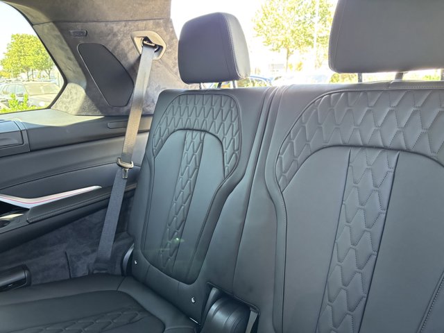 2026 BMW X7 xDrive40i Image 13 of 37