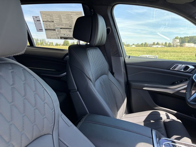 2026 BMW X7 xDrive40i Image 14 of 37