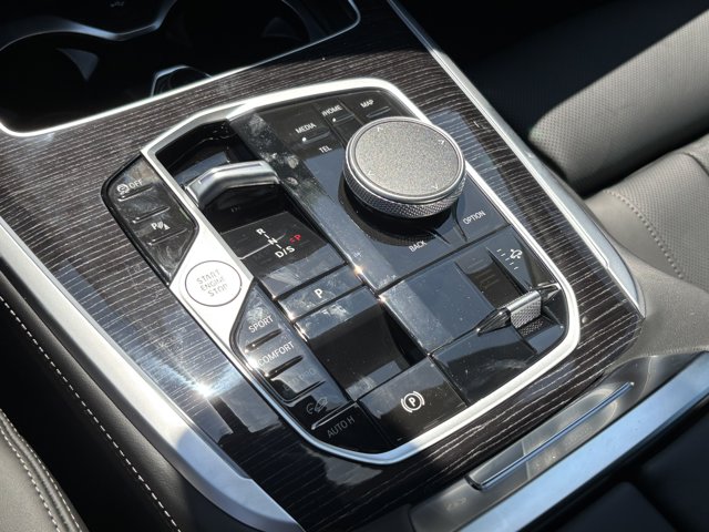 2026 BMW X7 xDrive40i Image 27 of 37