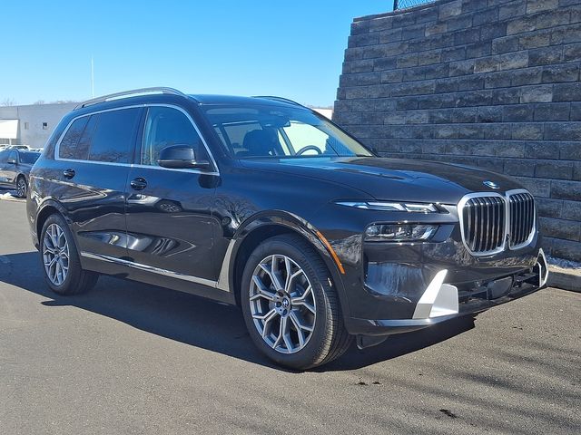 2026 BMW X7 xDrive40i Image 3 of 29